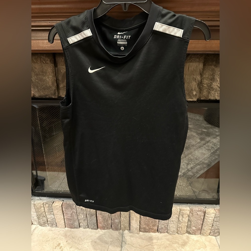 Nike muscle shirt size small men